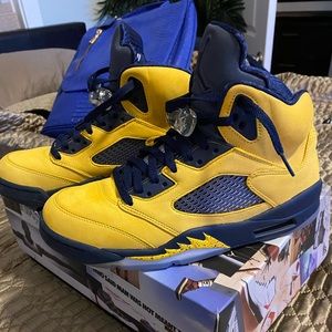 Jordan 5 Michigan. New / worn once. Sz 10